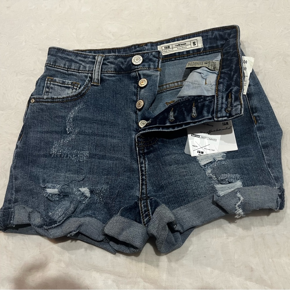 Size S, Brand new with tags womens Akira high rise shorts